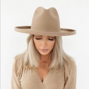 GIGI PIP CARA LOREN PENCIL BRIM HAT Size 57 S/M - Never worn!! Sold out on site!